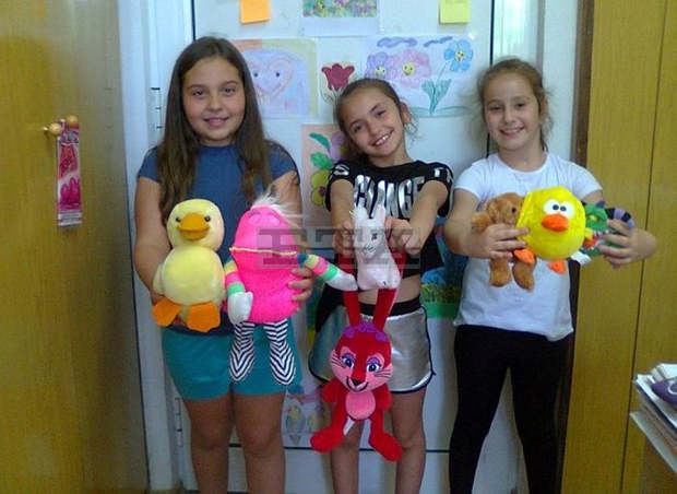 Деца от Кубрат подариха играчки на свои връстници от приемни семейства 