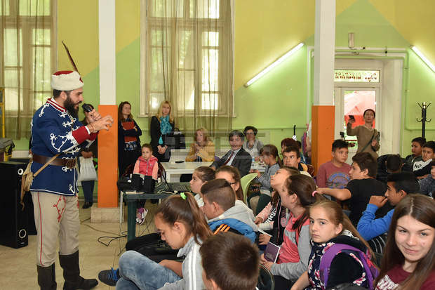 В урок по родолюбие участваха деца от Берковица