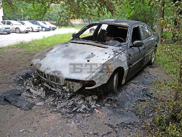 Жител на Димитровград е задържан за палеж на автомобил Жител на Димитровград е задържан за палеж на автомобил
