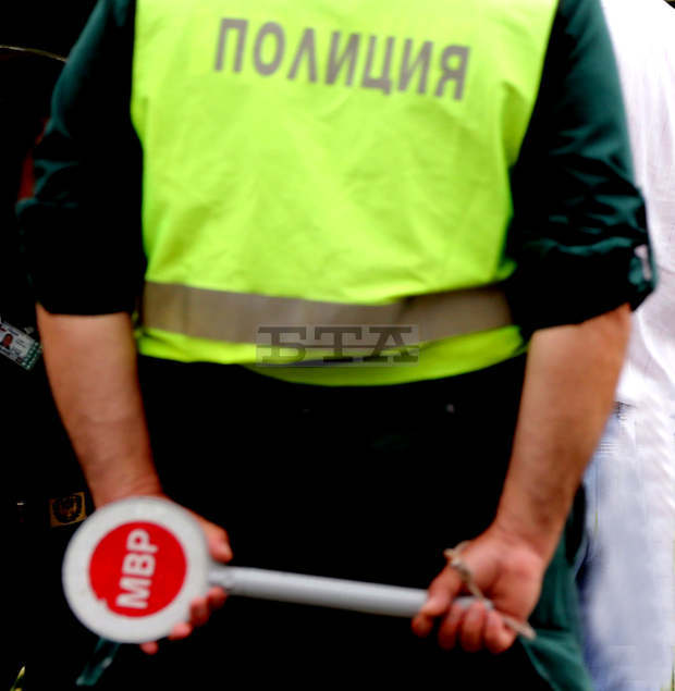 Временно е ограничено движението на пътя София - Варна, в района на село Микре, поради катастрофа с две жертви