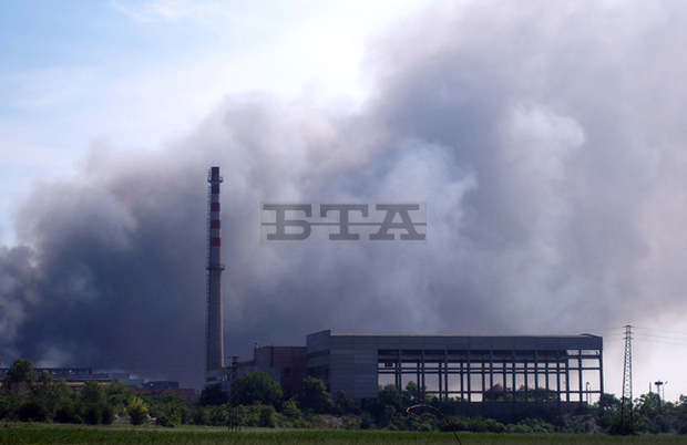 Приключи активното гасене на пожара в екозавода край село Шишманци Приключи активното гасене на пожара в екозавода край село Шишманци