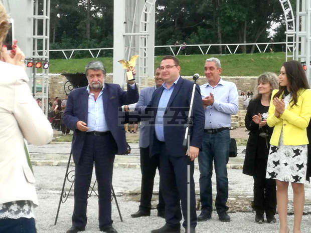 Вежди Рашидов получи наградата "Орел на Дунава" за популяризиране на културно-историческото наследство Вежди Рашидов получи наградата "Орел на Дунава" за популяризиране на културно-историческото наследство