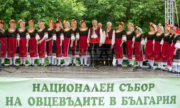 Връчиха наградите от Националния фолклорен конкурс "Заблеяло ми агънце" 