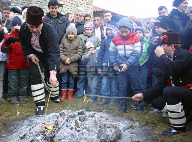 На Сирни Заговезни певци и танцьори ще представят в Добрич обреди и обичаи На Сирни Заговезни певци и танцьори ще представят в Добрич обреди и обичаи