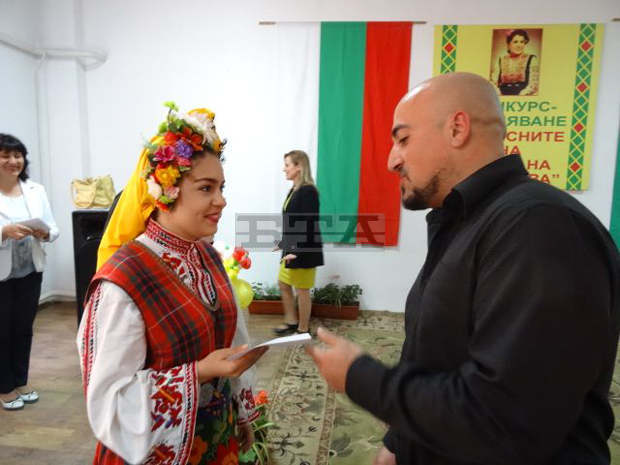 В Стралджа се състояха конкурс-надпяване "С песните на Вълкана Стоянова" и народният събор "Мараш пее" В Стралджа се състояха конкурс-надпяване "С песните на Вълкана Стоянова" и народният събор "Мараш пее"