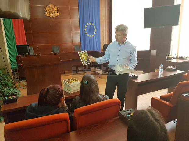 Кметът на Пещера се срещна с абитуриентите от гимназиите в града