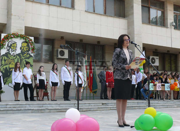 С празнично шествие и концерт град Левски отбеляза 24 май