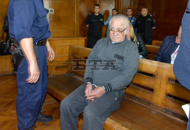 Обвиняем за убийството на 68-годишна жена от русенско село остава в ареста