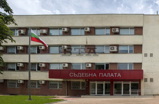Съдът в Кърджали насрочи делото на обвинения за убийството на майка си младеж Съдът в Кърджали насрочи делото на обвинения за убийството на майка си младеж