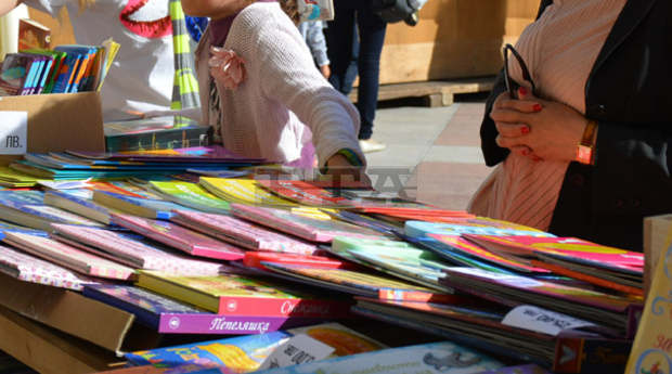 Книжарница за размяна на книги работи за ден в Сливен 