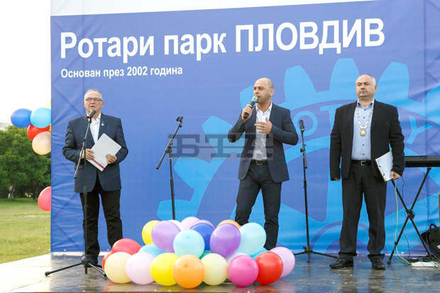 Ротари клуб "Пловдив" дари фестивална сцена и арка 