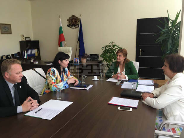 Намалява безработицата в Пернишко Намалява безработицата в Пернишко