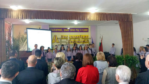 Председателят на Общински съвет - Пловдив Савина Петкова участва в церемония за връчване на ученически стипендии Председателят на Общински съвет - Пловдив Савина Петкова участва в церемония за връчване на ученически стипендии