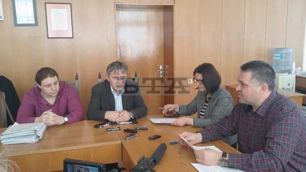 Община Разград е подписала договори за саниране на три жилищни сгради Община Разград е подписала договори за саниране на три жилищни сгради