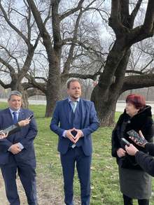 Мнението на местното население трябва да се вземе предвид при реализирането на инвестиционно намерение, смята екоминистърът Борислав Сандов