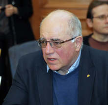 Живеем в нова обстановка и се движим към нов тип управление, заяви социологът Кънчо Стойчев