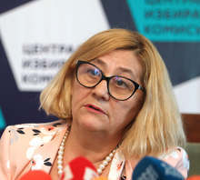 На 4 април в болниците ще има два вида секции, едните за стационарно болните, а другите - за хората с коронавирусна инфекция