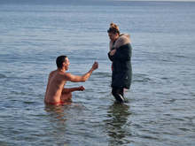 Двама спасиха разпятието в Созопол, влюбен предложи брак в морето