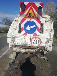 Бетоновоз е блъснал в Бургас две коли, паркирани в участък, където се ремонтира пътната настилка