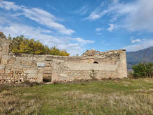 Руините на опожарявания два пъти храм "Свети Архангел Михаил" напомнят за силната вяра на хората от Стара Кресна