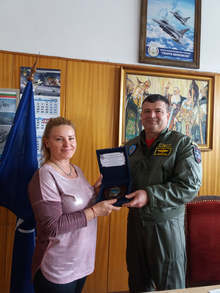 Майка на бъдещи пилоти направи парично дарение от името на семейството си на ВВВУ "Георги Бенковски"