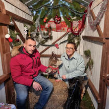 Еленчето на Дядо Коледа Комета, радва децата на Разград