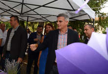 "ТЕЦ Марица Изток 2" няма да спира, но ще работи на минимална мощност, обяви  премиерът Стефан Янев в село Средно Градище, община Чирпан