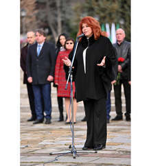 Разкъсахме мрежите на апатията, каза в Калофер вицепрезидентът Илияна Йотова