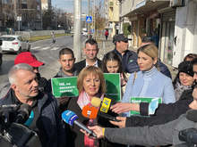 "Изправи се БГ! Ние идваме!" имаме достатъчно смелост да бъдем последната преграда пред връщането на ГЕРБ и на ДПС във властта, заяви Мая Манолова