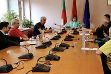 Корнелия Нинова подписа споразумение за обединение с още шест партии и граждански движения