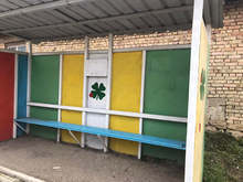 Вандали са задигнали снимки, красящи автобусни спирки в Опака