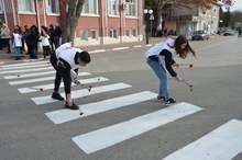 В Пордим почетоха жертвите на катастрофи като положиха цветя на пешеходни пътеки