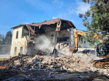 Събарят сградата на бивш техникум в Перник,пострадала непоправимо при земетресение