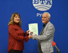 Дългогодишният русенски журналист Румен Максимов получи "Златно перо" на СБЖ