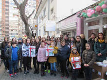 Ученици от училище "Васил Левски" ще зарадват с ръчно изработени картички 350 възрастни старозагорци