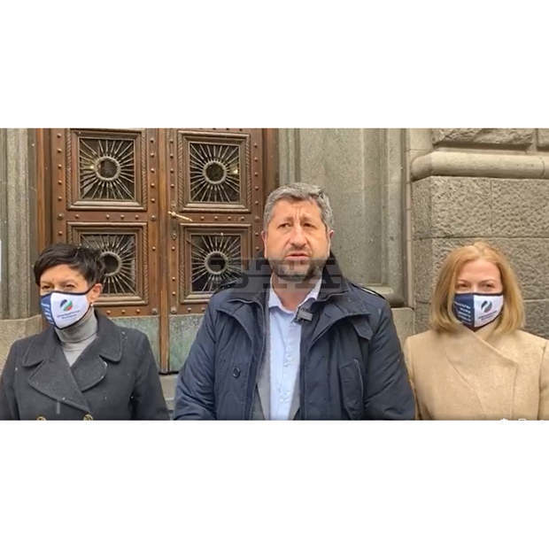 Съпредседателят на "Демократична България" Христо Иванов определи като позор действията на ЦИК