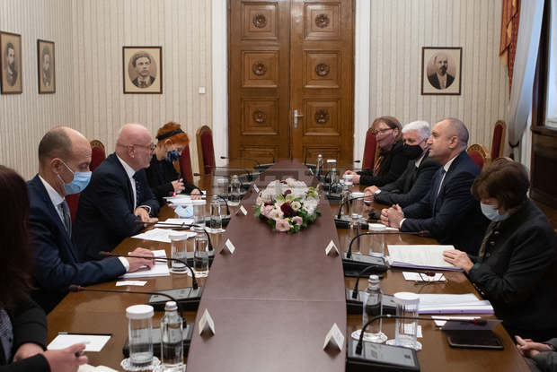 Борбата срещу купуването на гласове изисква системни усилия и укрепва доверието в изборния процес, заяви президентът Румен Радев