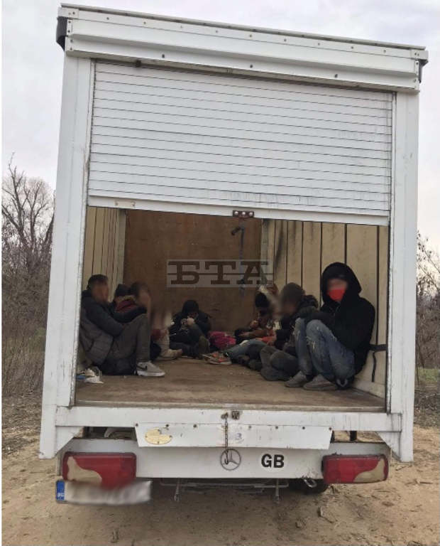 Мъж е задържан за трафик на нелегални имигранти до свиленградското село Генералово