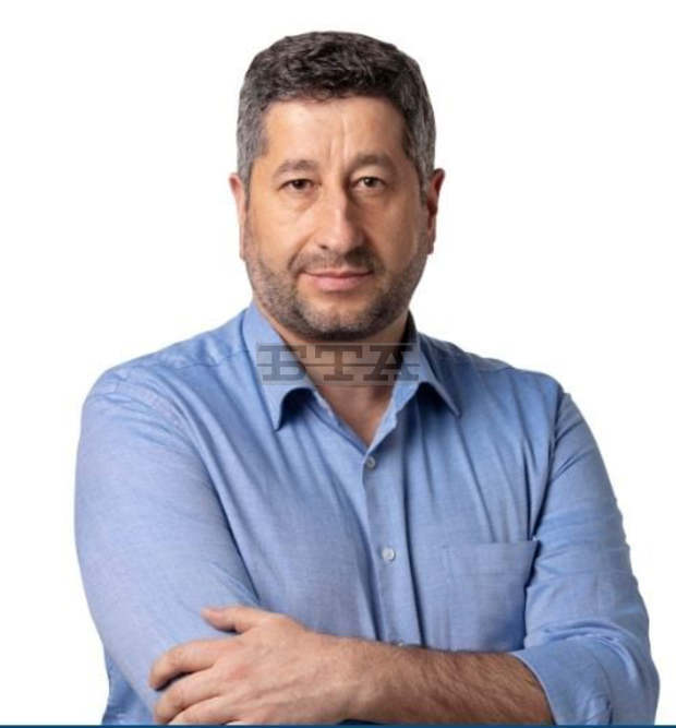 Мнозинството от българските граждани искат промяна, написа Христо Иванов от "Демократична България" във Фейсбук