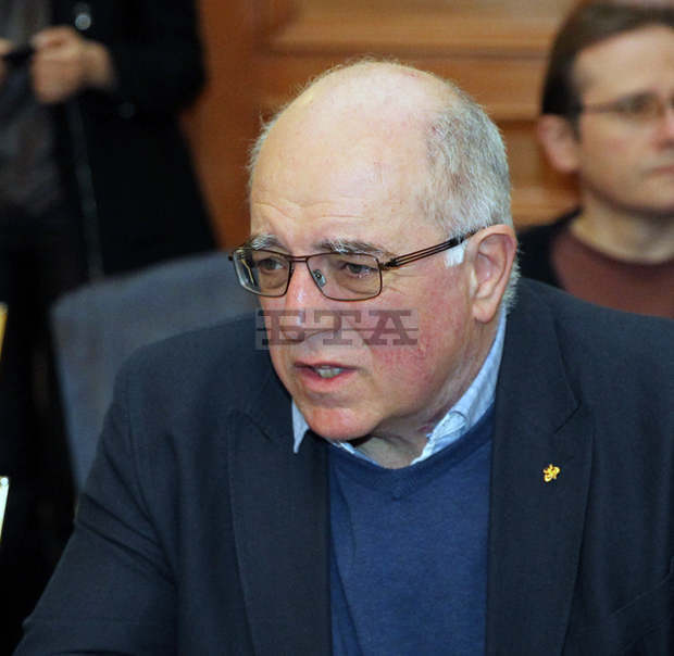 Живеем в нова обстановка и се движим към нов тип управление, заяви социологът Кънчо Стойчев