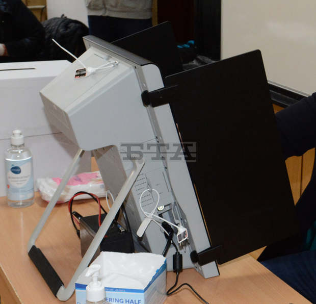 В избирателни секции в област Разград има проблеми с машините за гласуване