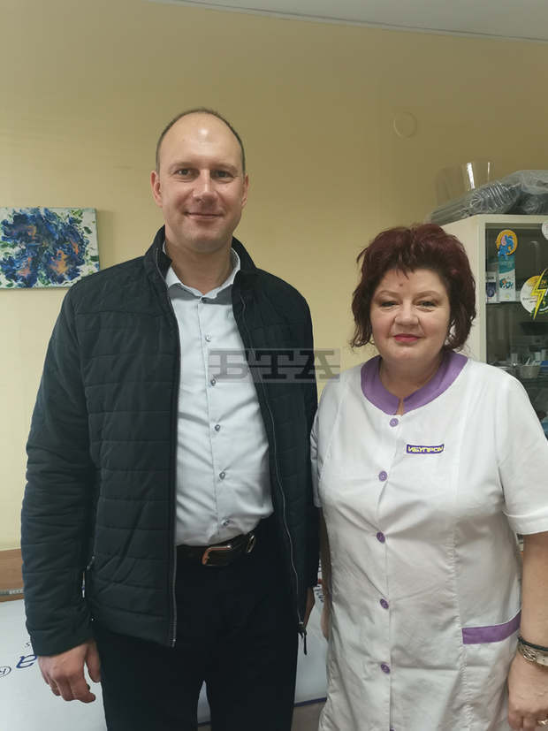 Доц. Николай Цонков, кандидат за народен представител от "БСП за България", дари средства за ЕКГ апарат за нуждите на двама педиатри