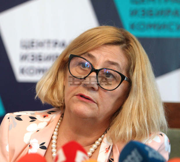 На 4 април в болниците ще има два вида секции, едните за стационарно болните, а другите - за хората с коронавирусна инфекция