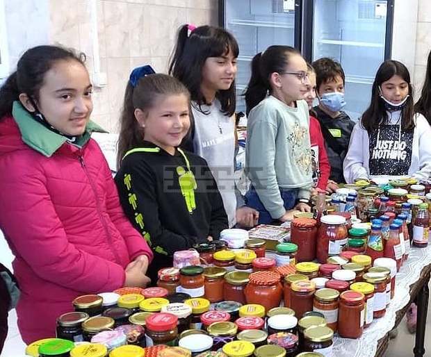 Благотворителна акция за болно дете организираха ученици от Кърджали