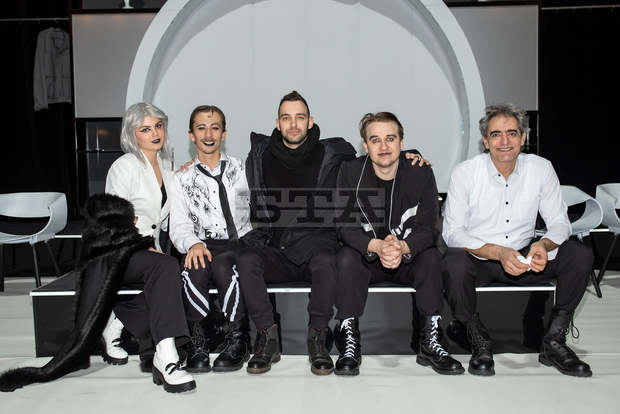 Една критична част от публиката влиза в театъра с настройката да бъде предизвикана да мисли и чувства, смята режисьорът Денислав Янев от Търговище