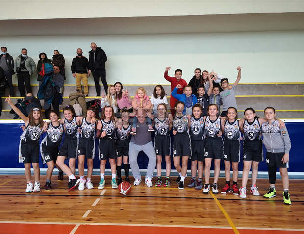 Момичетата от спортния клуб "Вълци-Разград" постигнаха нови баскетболни победи