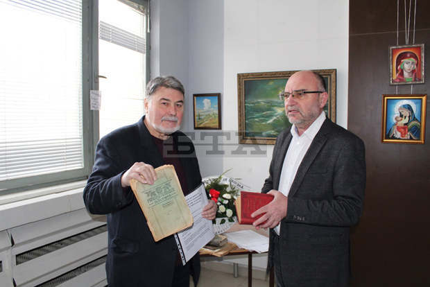 Библиотеката в Разград получи ново дарение от ценни книги Библиотеката в Разград получи ново дарение от ценни книги