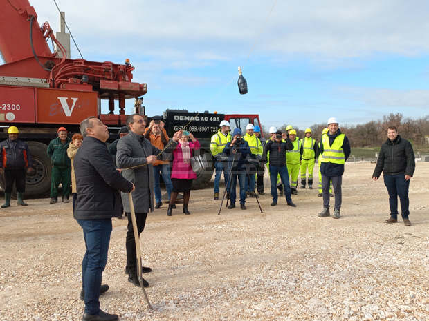 Кметът Ивайло Крачолов даде началото на бизнеспроект в Чирпан