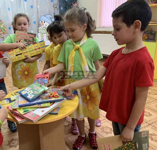 Областната администрация в Плевен направи коледно дарение на деца в селска детска градина