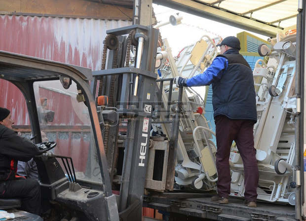 Почетният гражданин на Видин проф. Валентин Джонов направи коледно дарение за общината и болницата